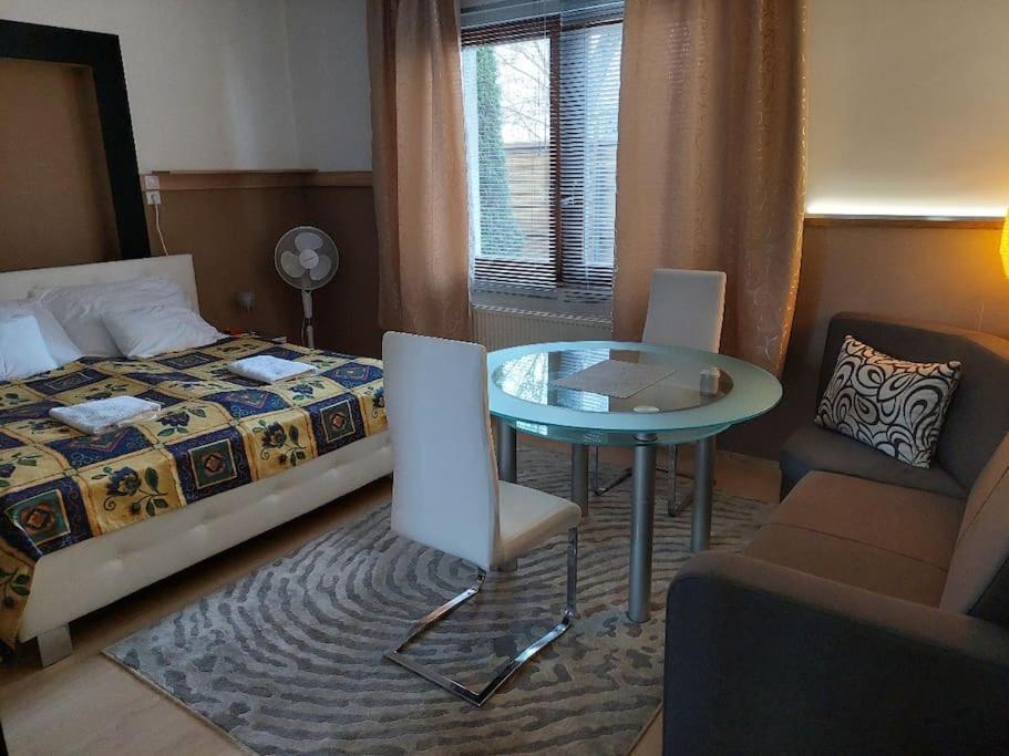 Ujszeged Apartman Εξωτερικό φωτογραφία